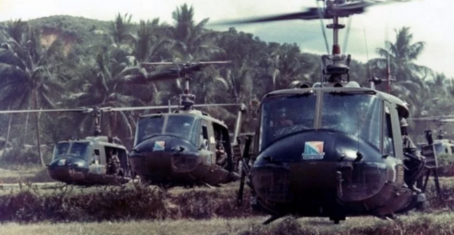 UHi Huey, Iroquois, Vietnam, helicopters